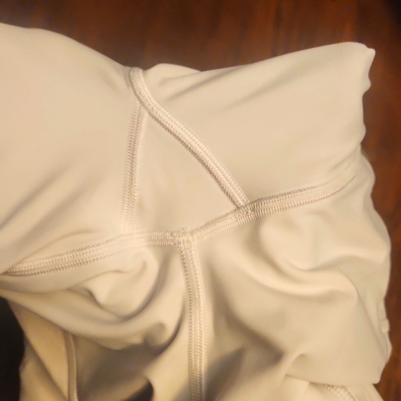 Lululemon Run Smoothly Crop size 4 - Picture 7 of 7